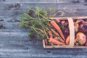 Panier osier légumes bio carottes