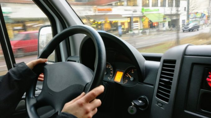 metier-transport Mains au volant