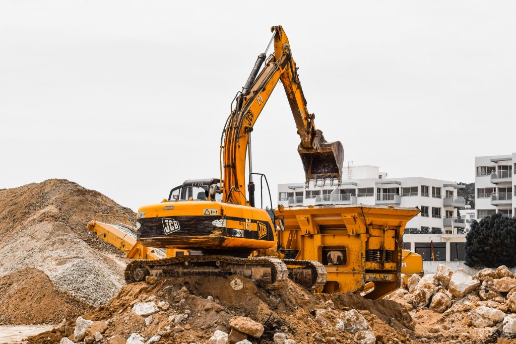 Engin sur un chantier de construction