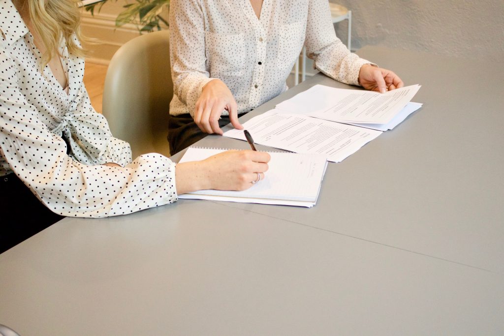 signature de contract et réunion